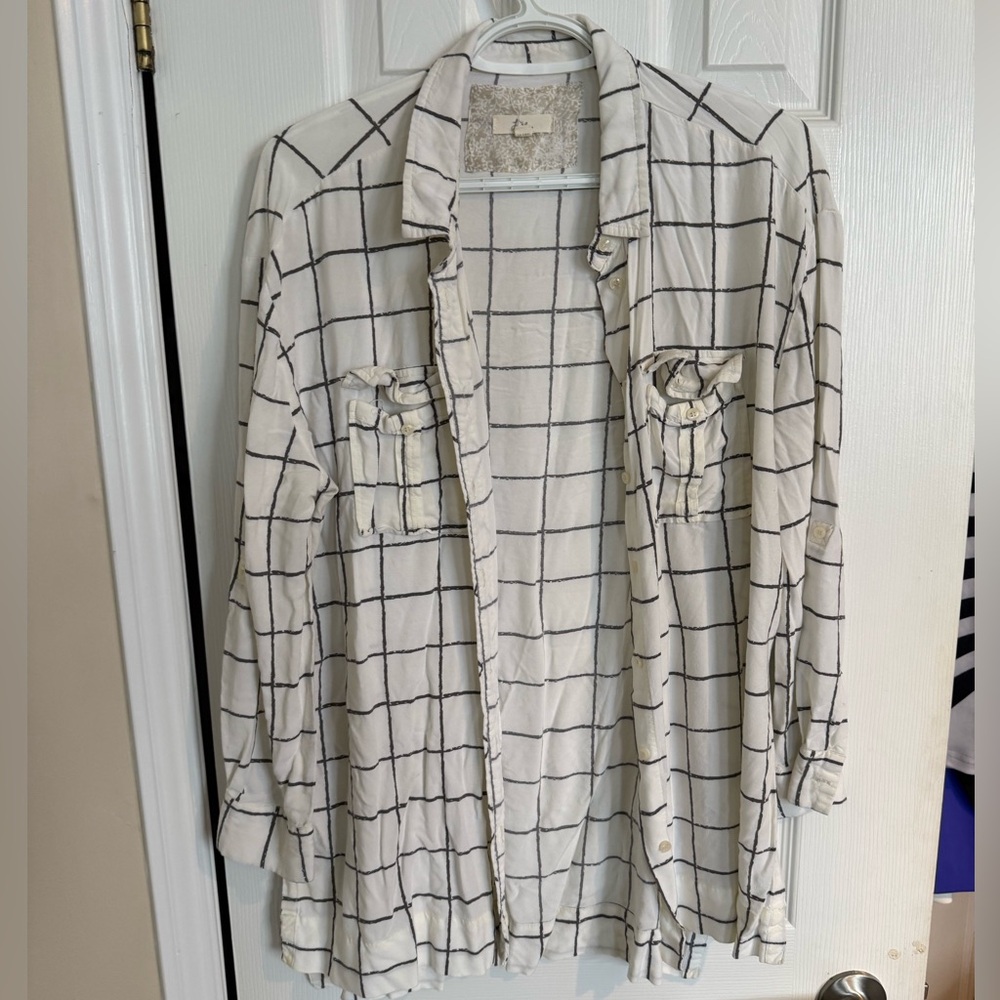 Women’s size L button up. Lightweight sleeves can be buttoned up to 3/4 sleeve